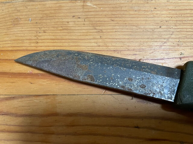 さびとり侍を使用する前の錆びたナイフ
