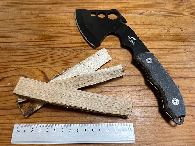 手斧で割った森のきのこ倶楽部の薪（15cm）