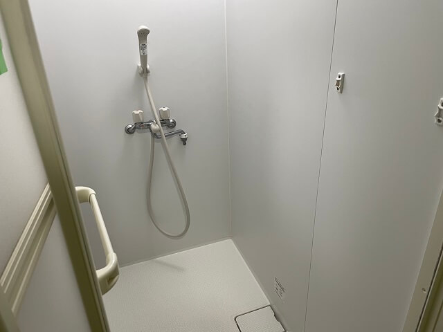 キャンプガーデン印西のシャワー室