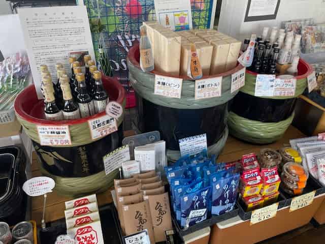 たくさんのおみやげ物3