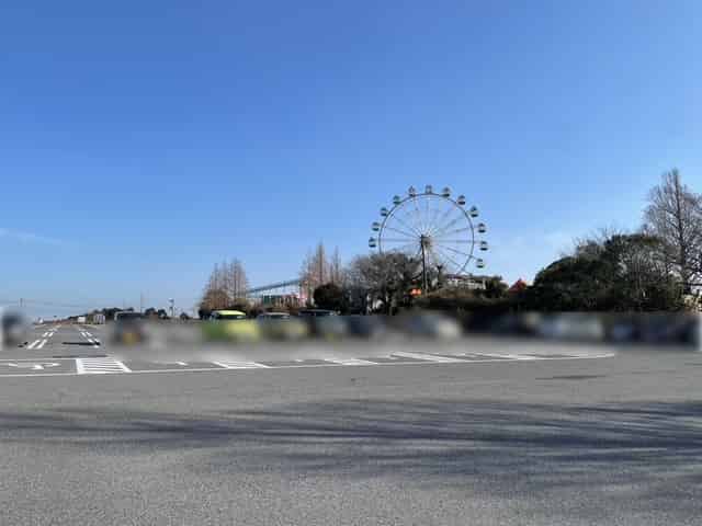 駐車場から観覧車