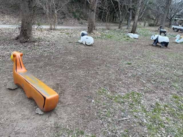 動物のベンチ？