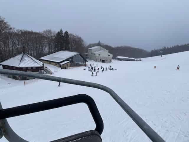 Aリフトから見たロープウェイ乗り場