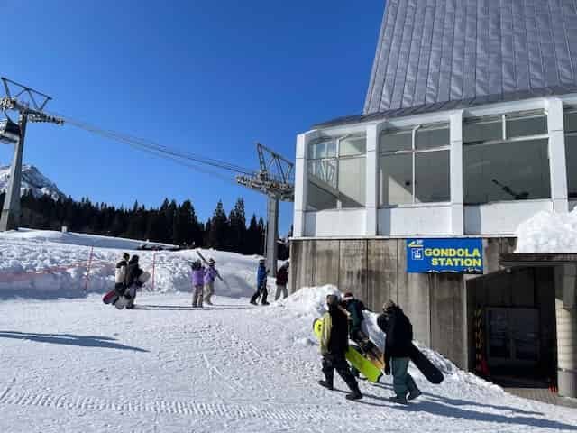 舞子スノーリゾートのゴンドラ乗り場