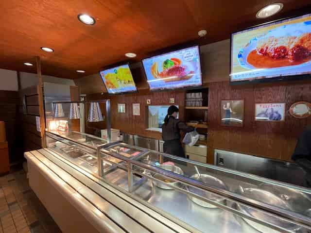 マウンテンレストランの店内1