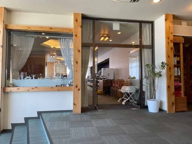 レストラン入り口