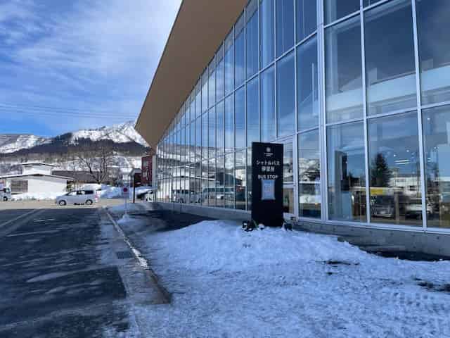 石打丸山スキー場のシャトルバス乗り場